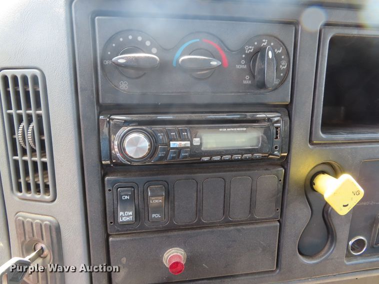 image for item DH0263 2007 International 7400 dump truck