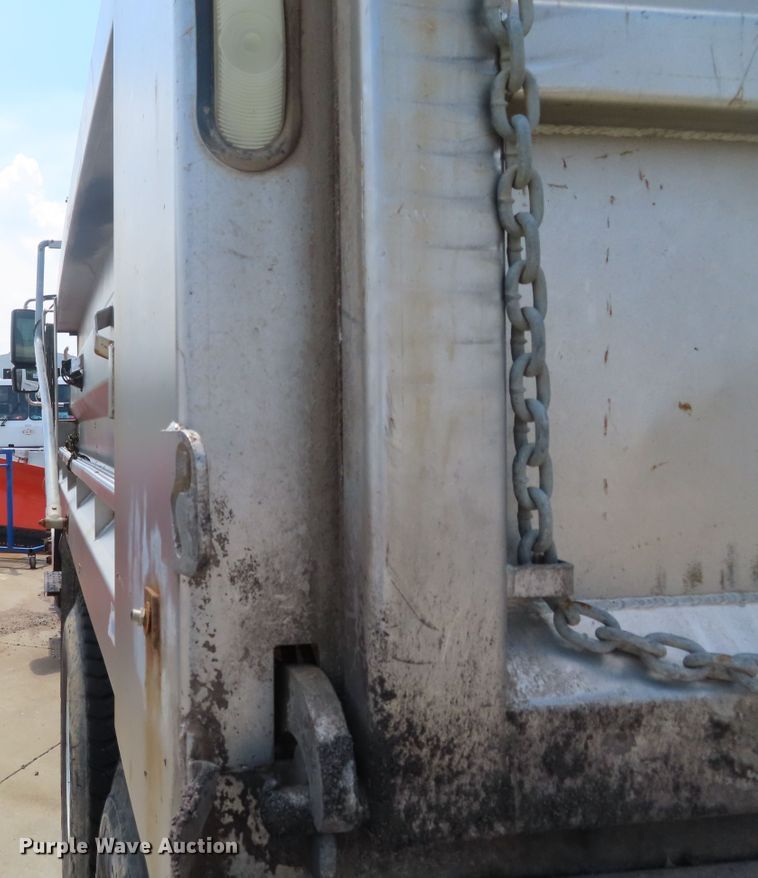 image for item DH0263 2007 International 7400 dump truck