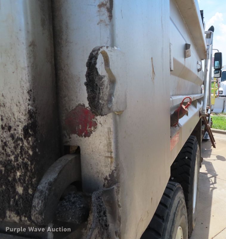 image for item DH0263 2007 International 7400 dump truck