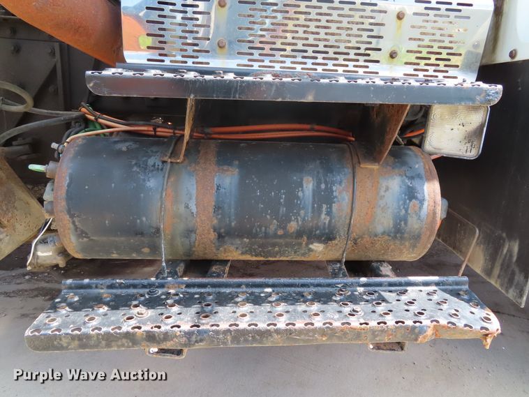 image for item DH0263 2007 International 7400 dump truck