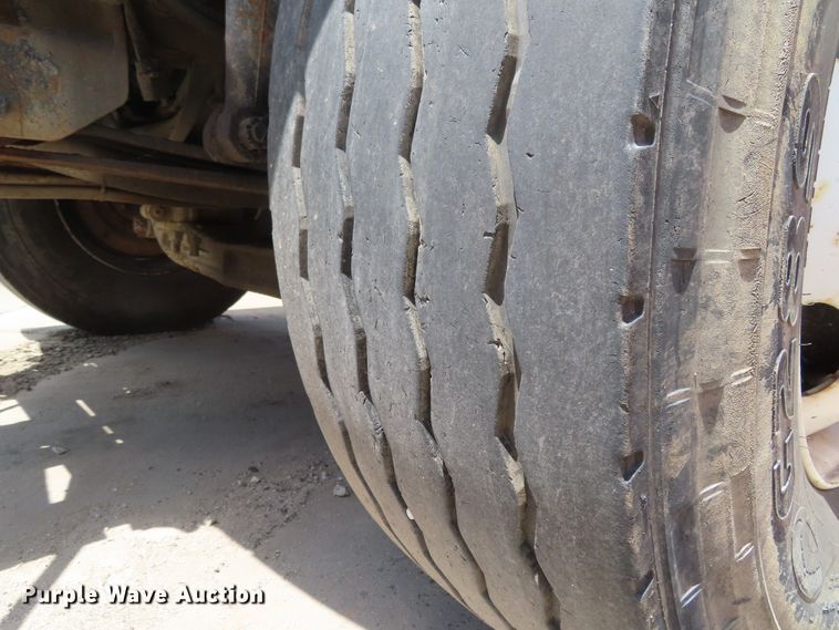 image for item DH0263 2007 International 7400 dump truck