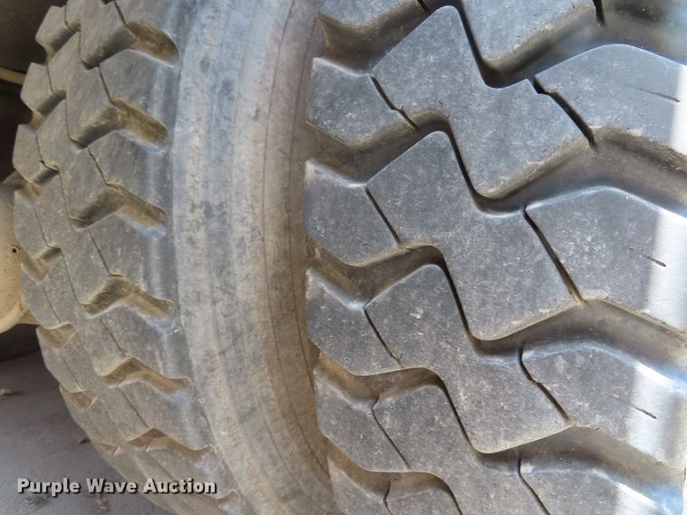 image for item DH0263 2007 International 7400 dump truck