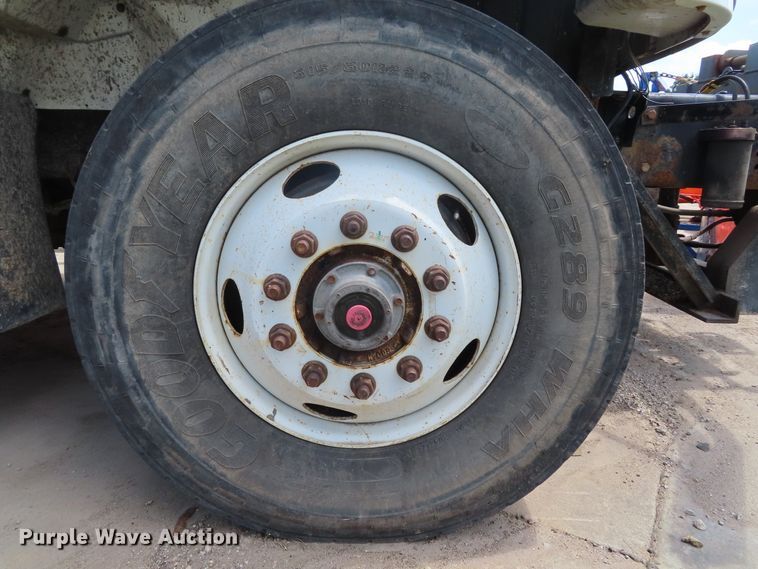 image for item DH0263 2007 International 7400 dump truck