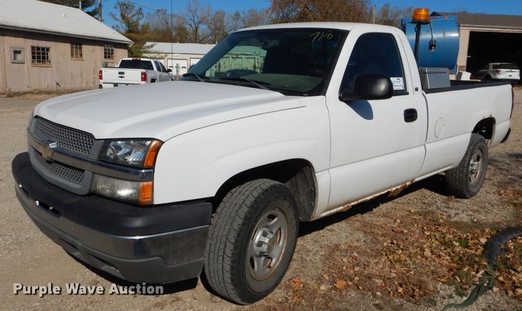 image for item DH2693 2004 Chevrolet Silverado 1500 pickup truck
