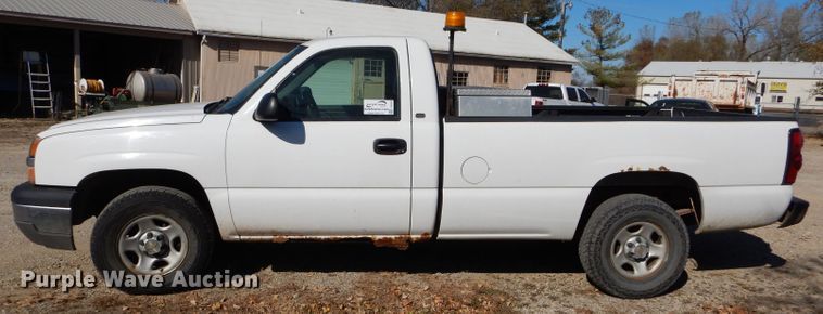 image for item DH2693 2004 Chevrolet Silverado 1500 pickup truck