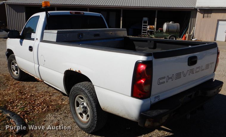 image for item DH2693 2004 Chevrolet Silverado 1500 pickup truck