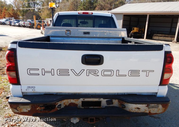 image for item DH2693 2004 Chevrolet Silverado 1500 pickup truck