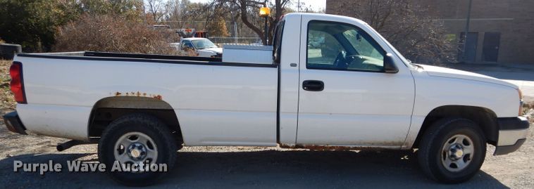 image for item DH2693 2004 Chevrolet Silverado 1500 pickup truck