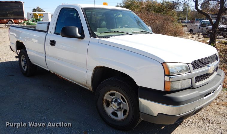 image for item DH2693 2004 Chevrolet Silverado 1500 pickup truck