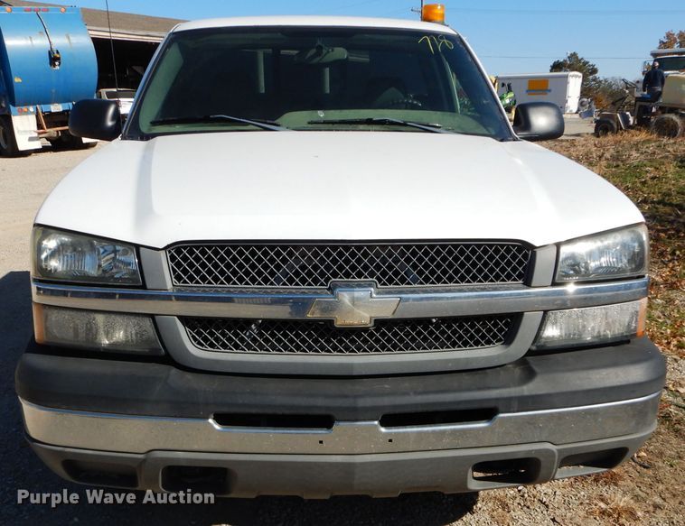 image for item DH2693 2004 Chevrolet Silverado 1500 pickup truck