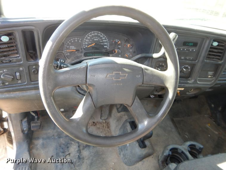 image for item DH2693 2004 Chevrolet Silverado 1500 pickup truck