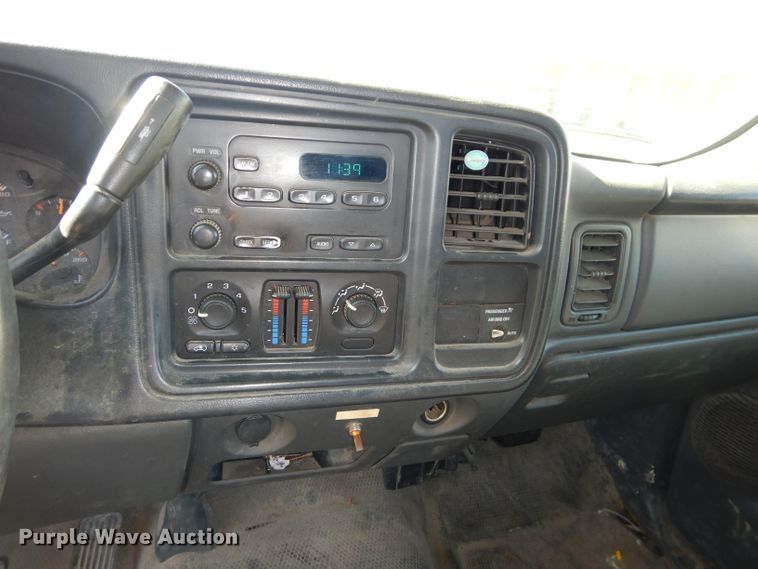 image for item DH2693 2004 Chevrolet Silverado 1500 pickup truck