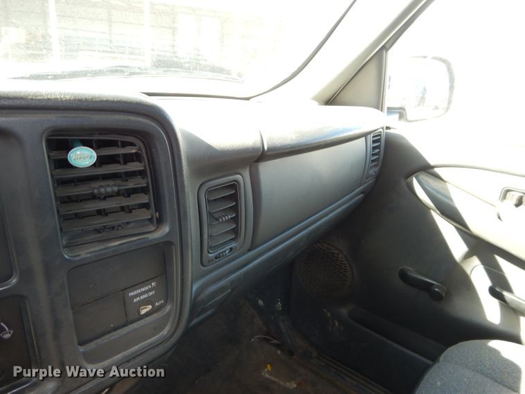 image for item DH2693 2004 Chevrolet Silverado 1500 pickup truck