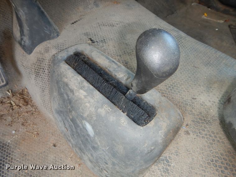 image for item DH2693 2004 Chevrolet Silverado 1500 pickup truck