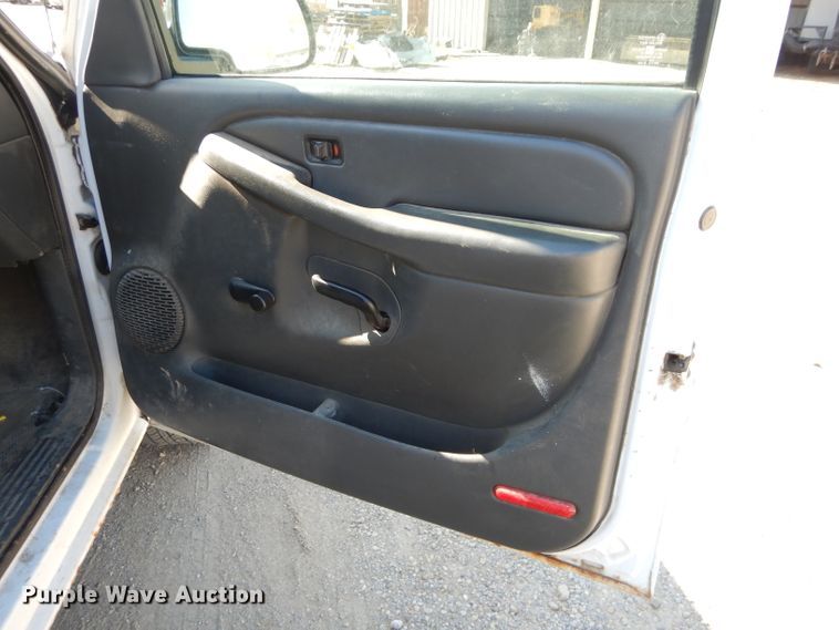 image for item DH2693 2004 Chevrolet Silverado 1500 pickup truck