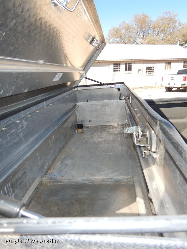 image for item DH2693 2004 Chevrolet Silverado 1500 pickup truck