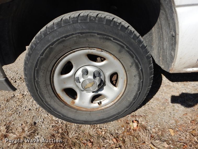 image for item DH2693 2004 Chevrolet Silverado 1500 pickup truck