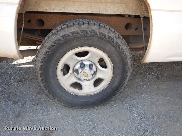 image for item DH2693 2004 Chevrolet Silverado 1500 pickup truck