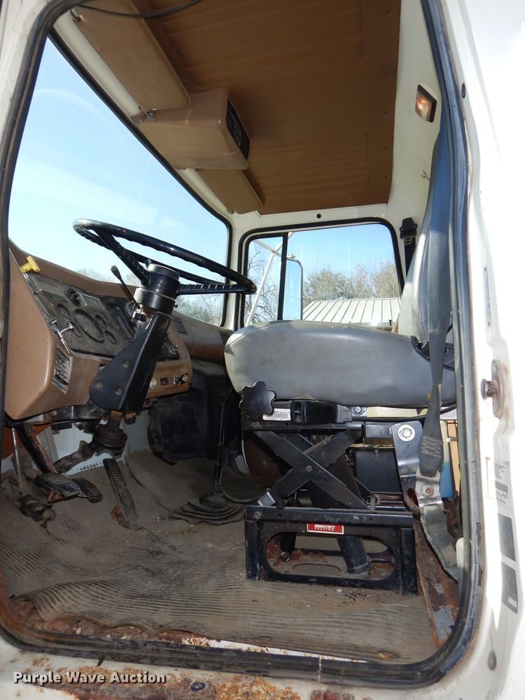 image for item DH2700 1994 Ford L8000 dump truck