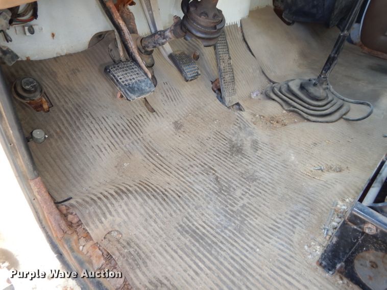 image for item DH2700 1994 Ford L8000 dump truck