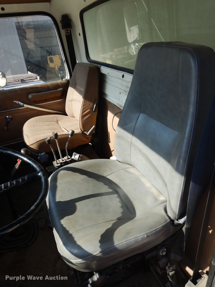 image for item DH2700 1994 Ford L8000 dump truck