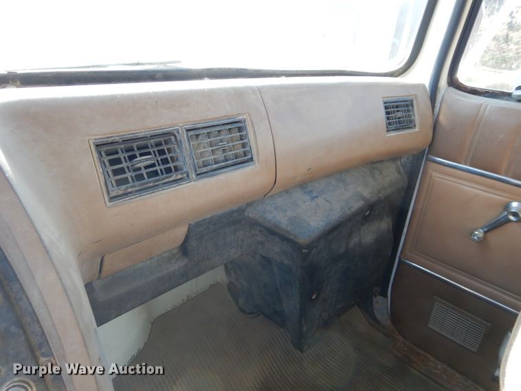 image for item DH2700 1994 Ford L8000 dump truck