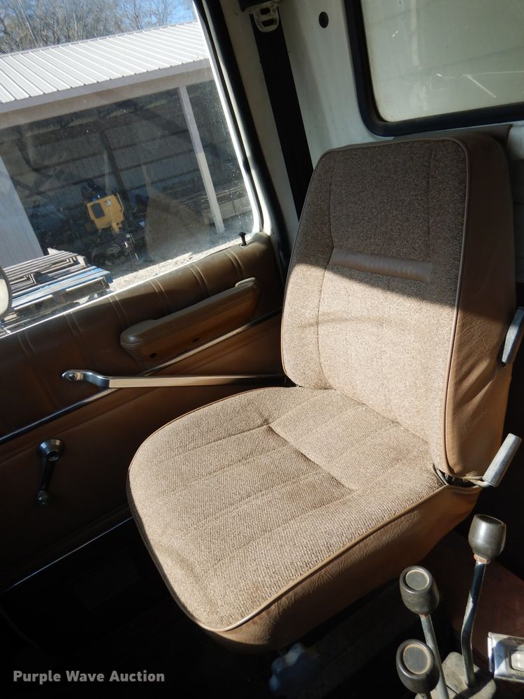 image for item DH2700 1994 Ford L8000 dump truck