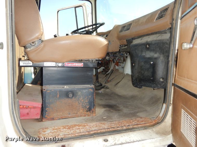 image for item DH2700 1994 Ford L8000 dump truck