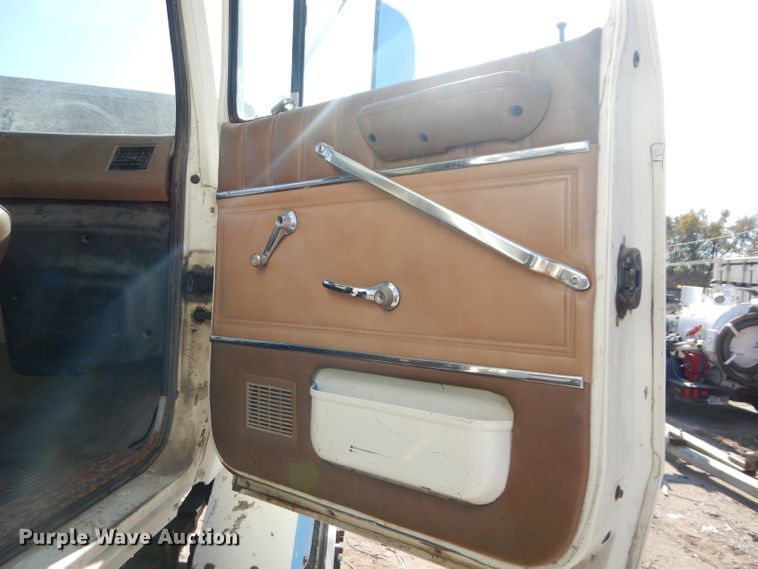 image for item DH2700 1994 Ford L8000 dump truck