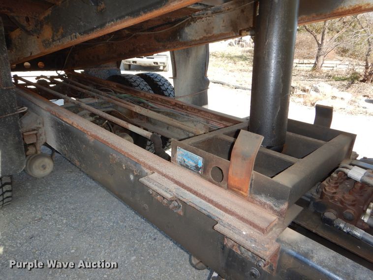 image for item DH2700 1994 Ford L8000 dump truck