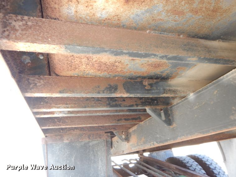 image for item DH2700 1994 Ford L8000 dump truck