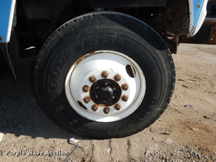 image for item DH2700 1994 Ford L8000 dump truck