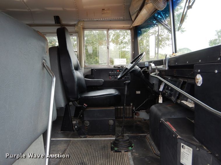 image for item DH6151 1993 International 3800 school bus