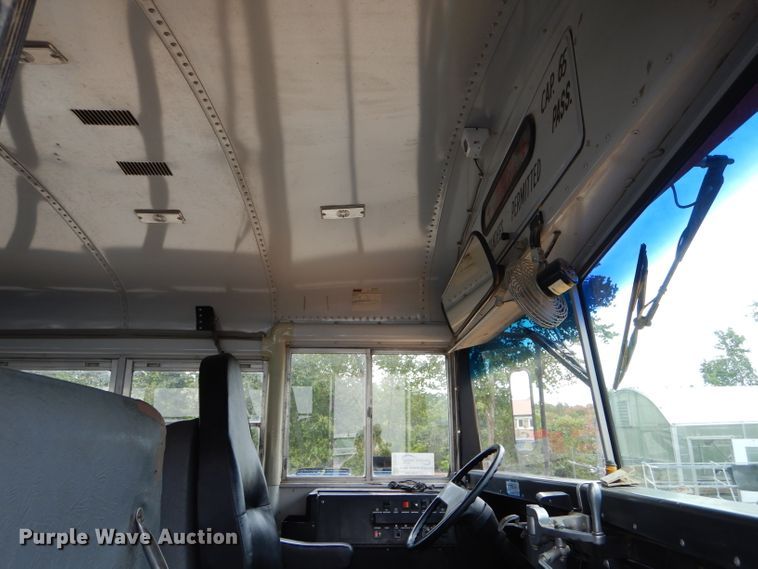 image for item DH6151 1993 International 3800 school bus