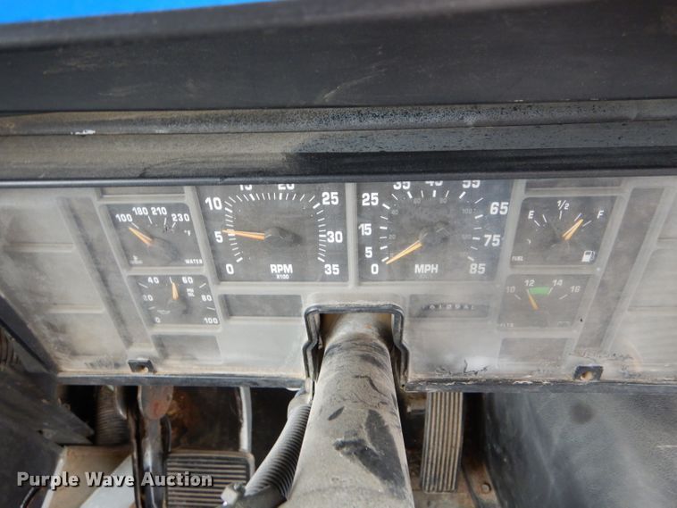 image for item DH6151 1993 International 3800 school bus