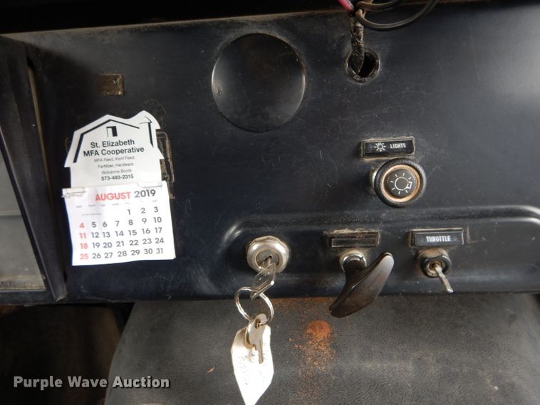 image for item DH6151 1993 International 3800 school bus