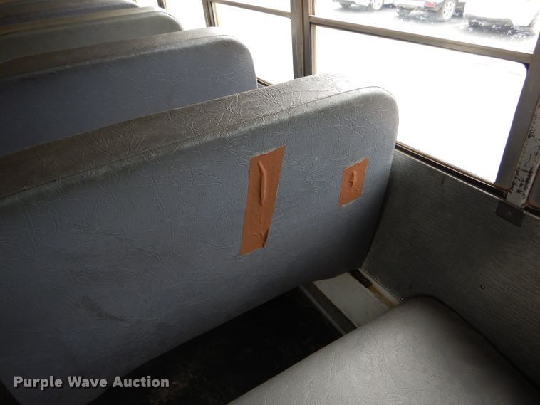 image for item DH6151 1993 International 3800 school bus