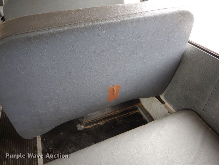 image for item DH6151 1993 International 3800 school bus