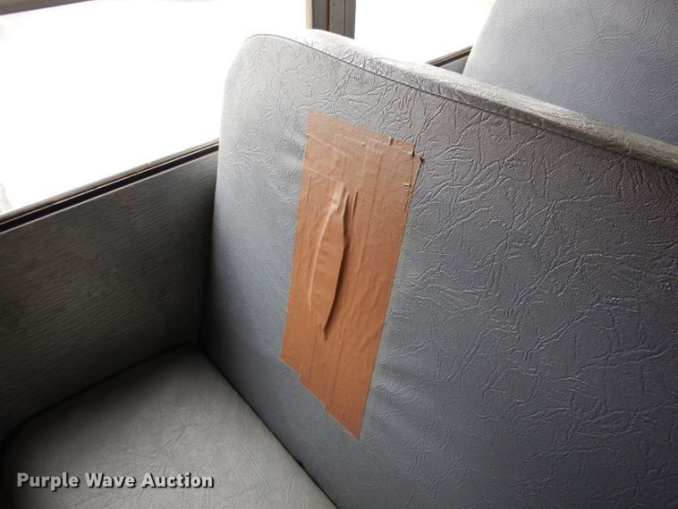 image for item DH6151 1993 International 3800 school bus