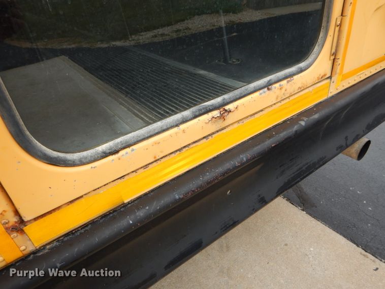 image for item DH6151 1993 International 3800 school bus