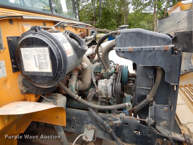 image for item DH6151 1993 International 3800 school bus