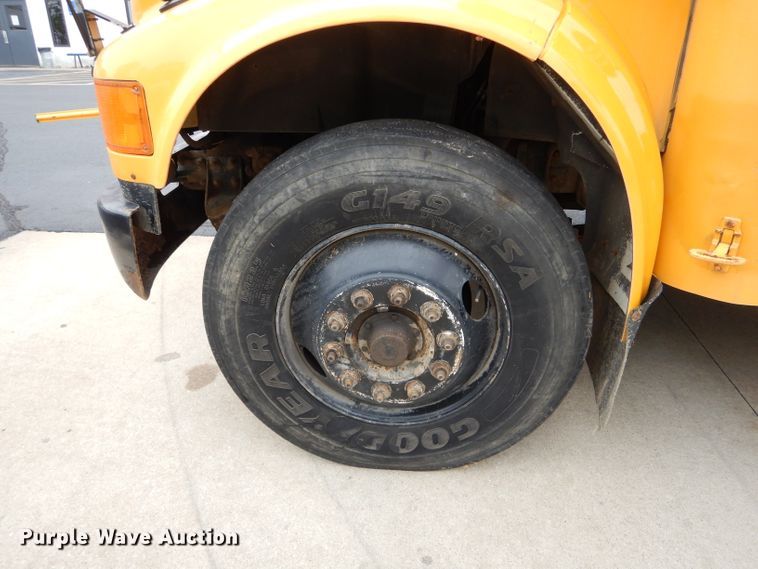 image for item DH6151 1993 International 3800 school bus