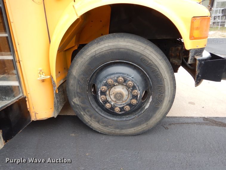 image for item DH6151 1993 International 3800 school bus