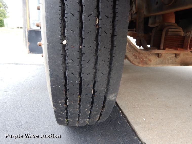 image for item DH6151 1993 International 3800 school bus