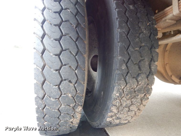 image for item DH6151 1993 International 3800 school bus