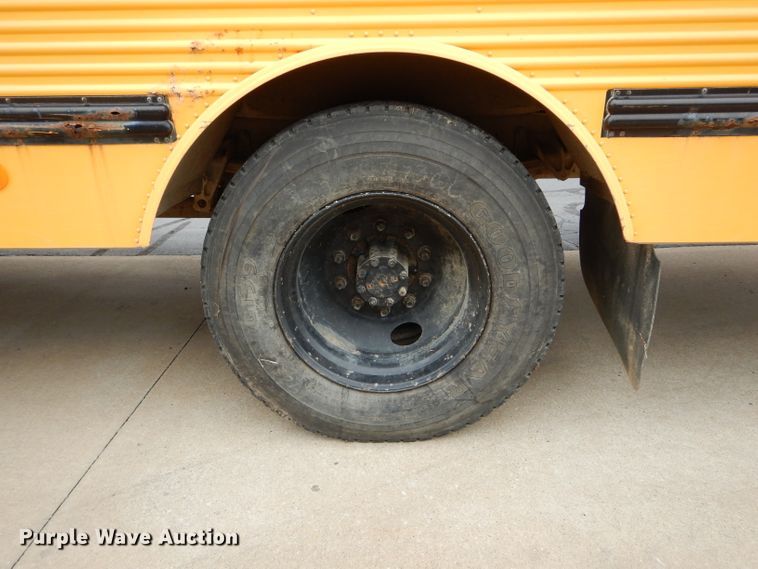 image for item DH6151 1993 International 3800 school bus