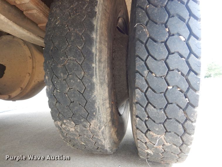 image for item DH6151 1993 International 3800 school bus