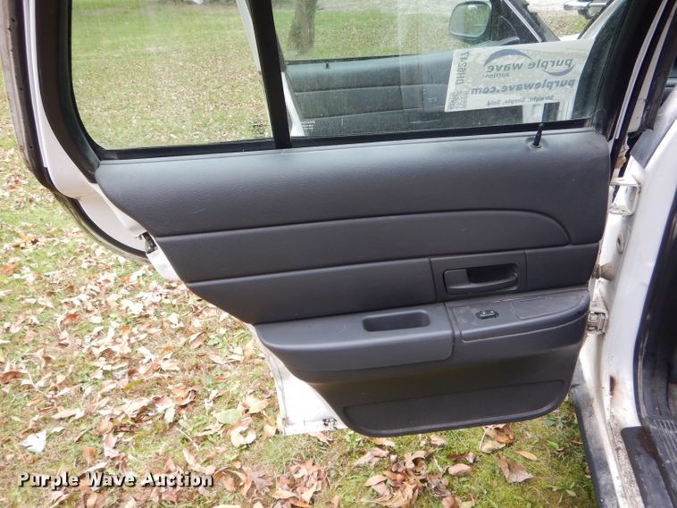 image for item DH6247 2005 Ford Crown Victoria Police Interceptor