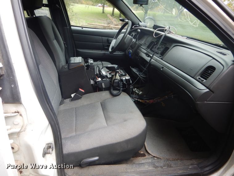 image for item DH6247 2005 Ford Crown Victoria Police Interceptor