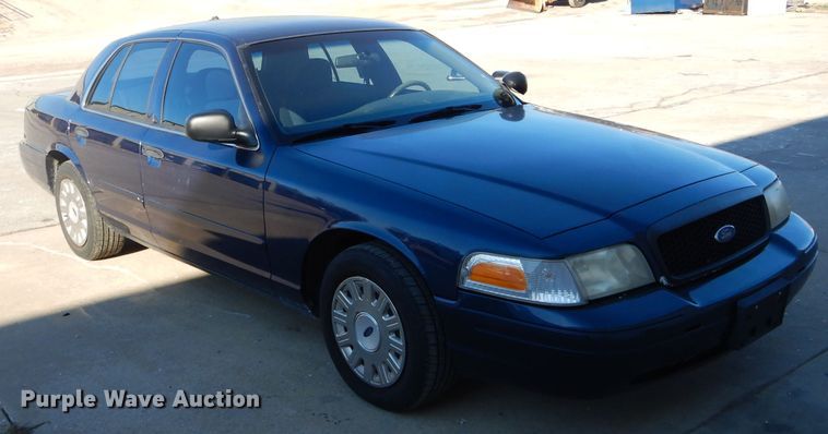 image for item DH6834 2004 Ford Crown Victoria Police Interceptor